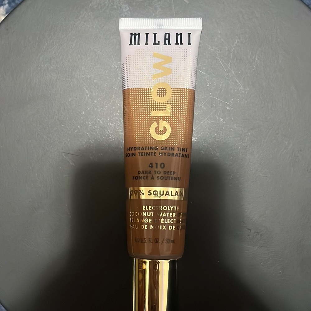 Milani Glow Foundation